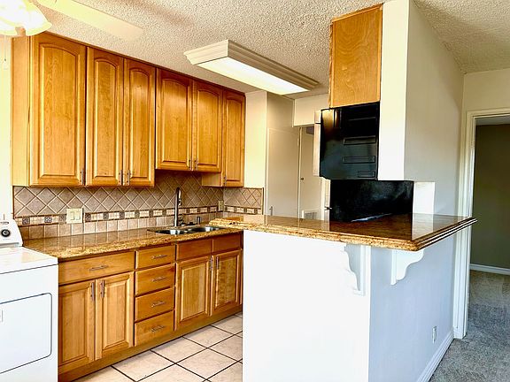 5th image of 1922 Wallace Ave APT D