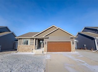 904 NW Sienna Dr, Grimes, IA 50111