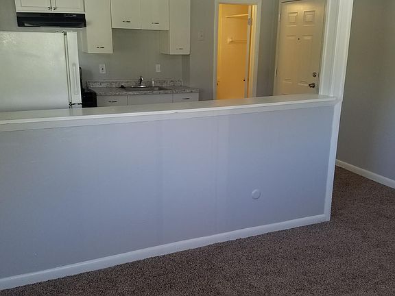 3rd image of 2807 Merriam Ln APT 3