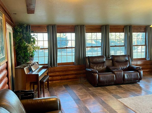 955 S State St, Ferron, UT 84523
