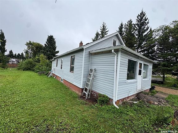 2nd image of 502 4th STREET S
