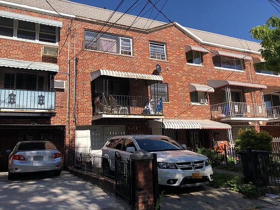 3rd image of 562 Bolton Ave