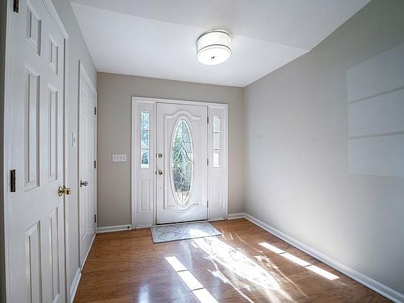 3rd image of 560 Olde Lauren Ct