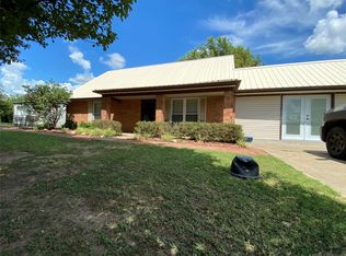 220 Wallace Ave, Holdenville, OK 74848