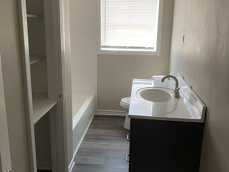 2820 McFerrin Ave — Photo 2