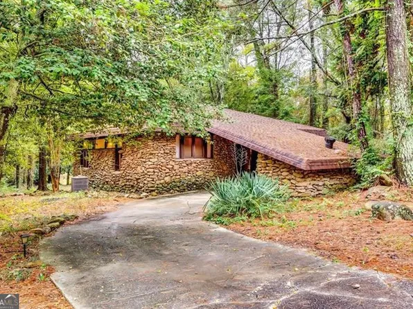 1271 Eastview Rd NE, Conyers, GA 30012