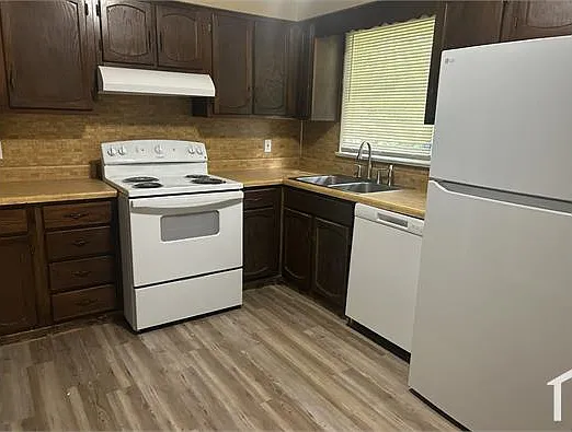 3 bed, $1,195 — Photo 2