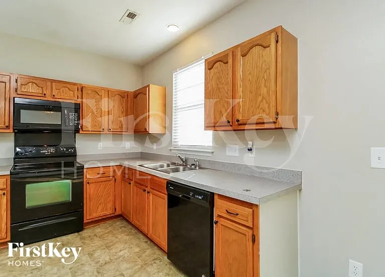 225 Brycewood Dr — Photo 5
