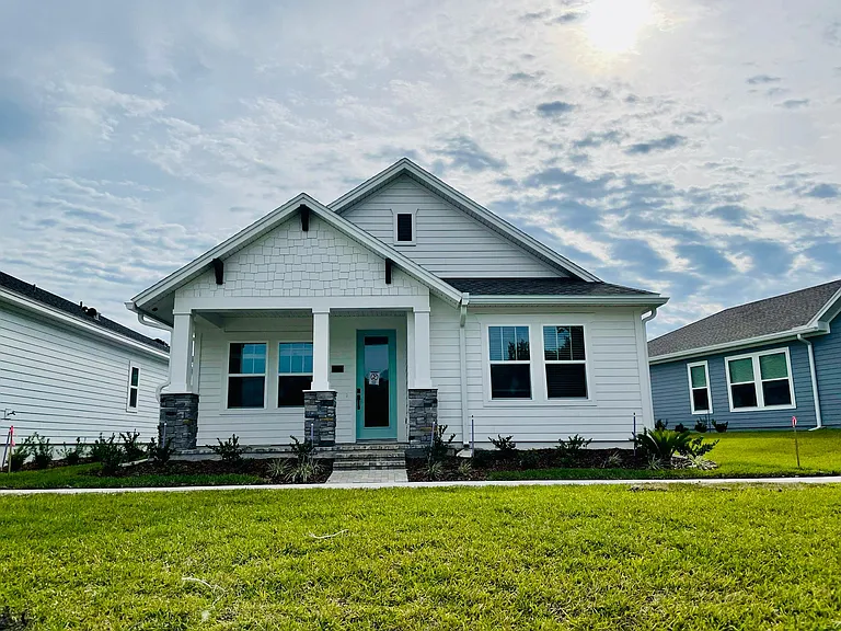 207 Chalet Ct — Photo 3