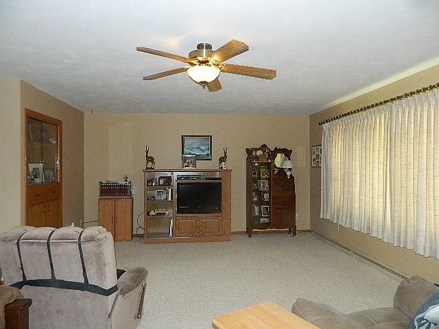 2nd image of 905 W 5th St