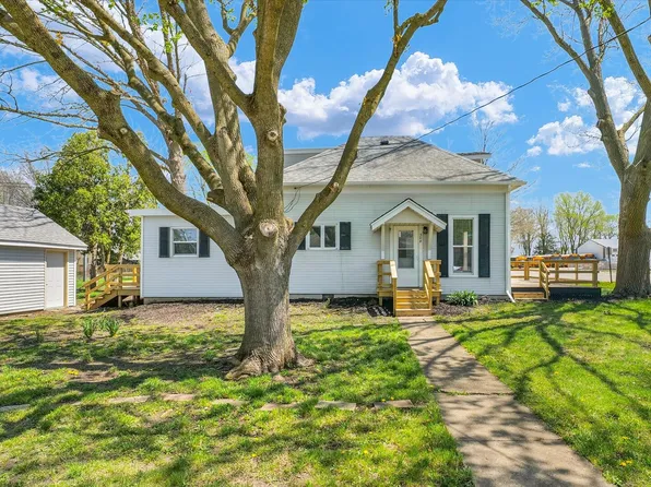 308 S 6th St, Saint Joseph, IL 61873