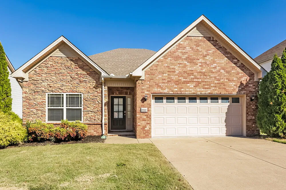 3 bed, 2.0 bath, 1643 sqft, $2,090 — Photo 1