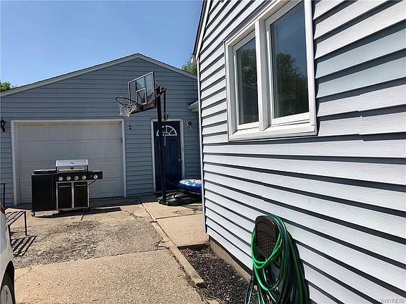 2nd image of 1015 Sherwood Ct