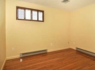 384 Chatham Cir, Warwick, RI 02886