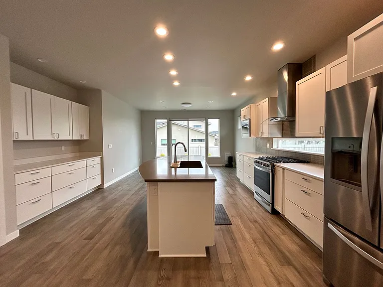 304 E Stanford Ave — Photo 4