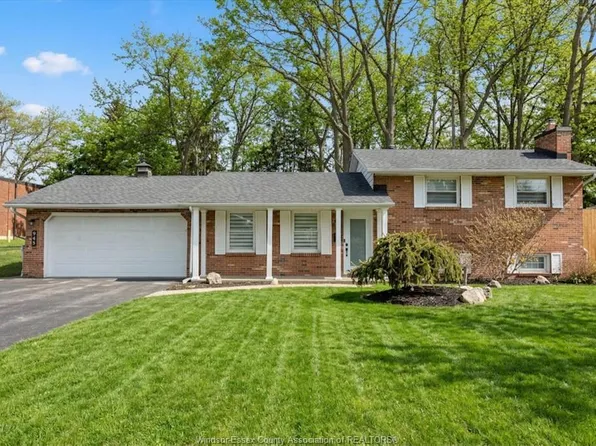 945 Laurier Dr, Lasalle, ON N9J 1M9