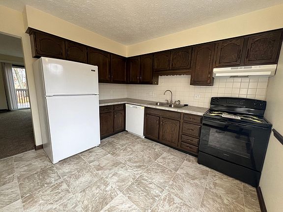 3rd image of 295 Canova Dr