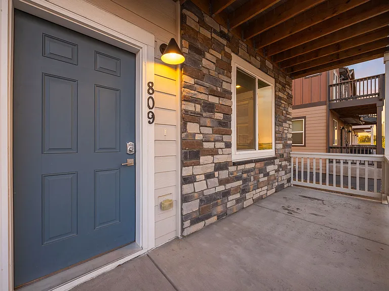 809 Waterthrush Ln — Photo 2