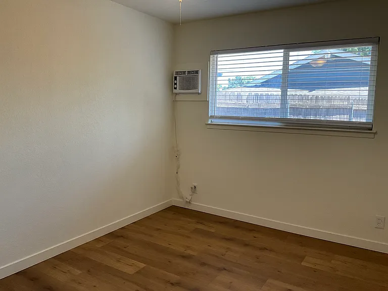 5448 Mona Way — Photo 7