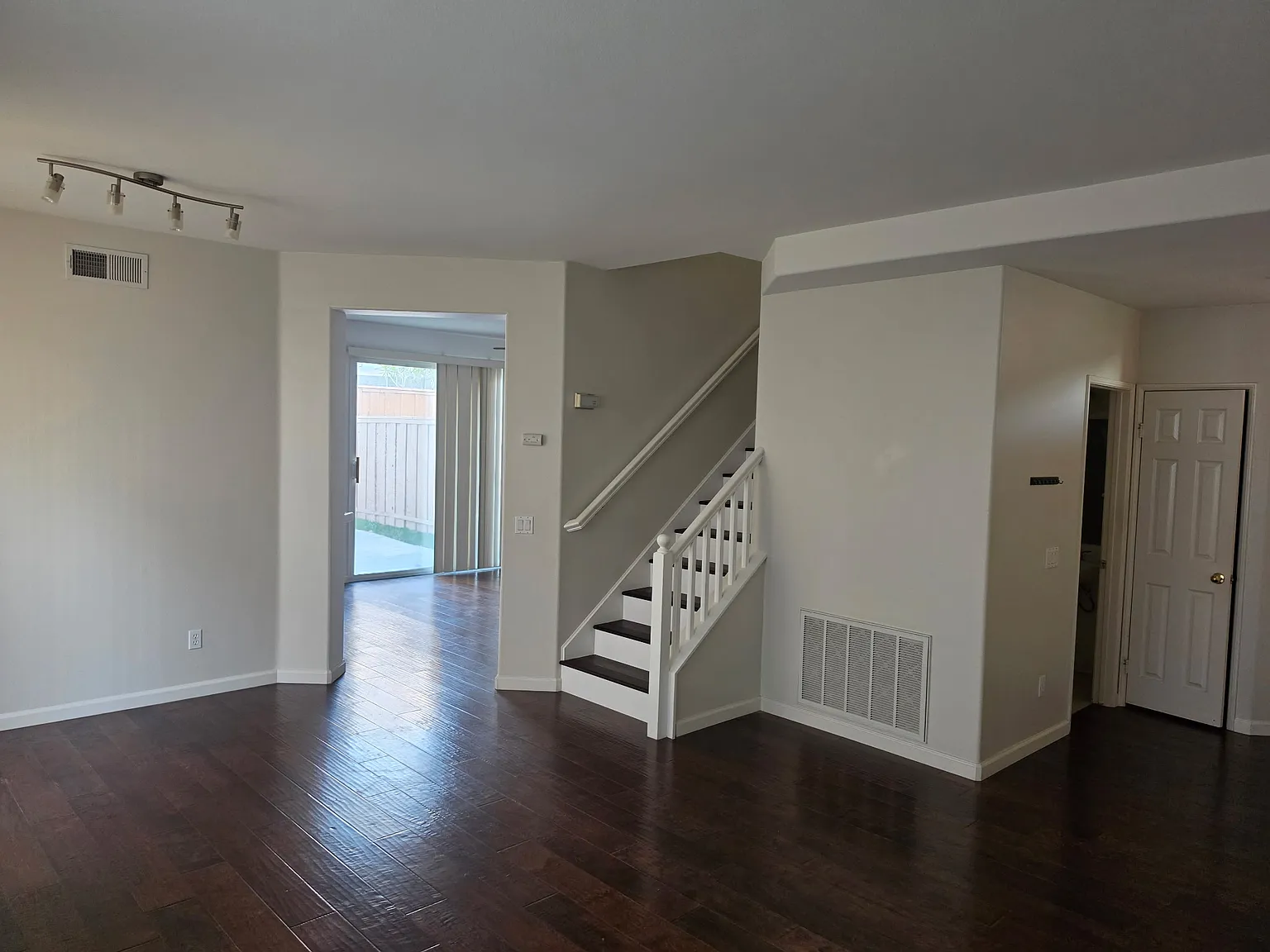 9420 Capricorn Way — Photo 3