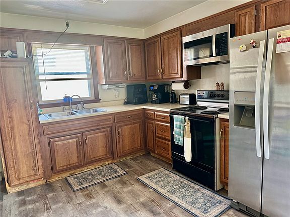 3rd image of 626 McKee Rd