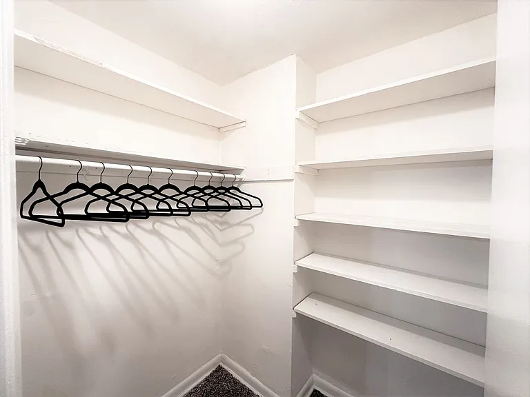 Karen Court Apartments — Photo 10