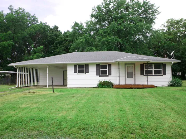 213 S Poplar St, Douglass, KS 67039