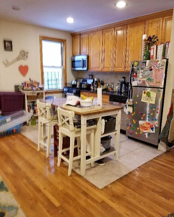 1st image of 2247 28th St APT 3R