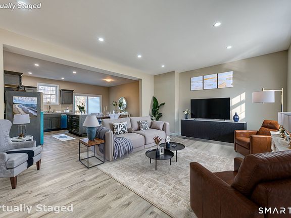 5th image of 205 Winding Hollow Road