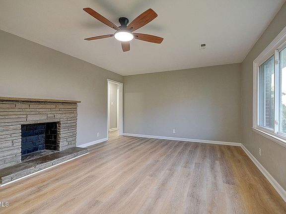 4th image of 226 Jay St