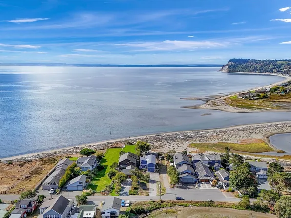 2402 Sunlight Beach Road, Clinton, WA 98236