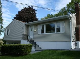 101 Juniper Ridge Dr, Waterbury, CT 06708