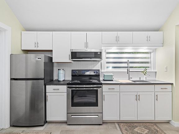 3rd image of 617 27th Ave N #A