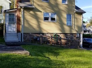 38 Silver St, Branford, CT 06405