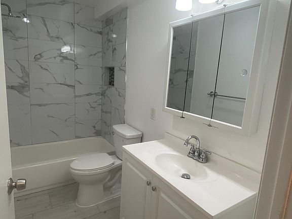 5th image of 5112 Oakland St APT 117