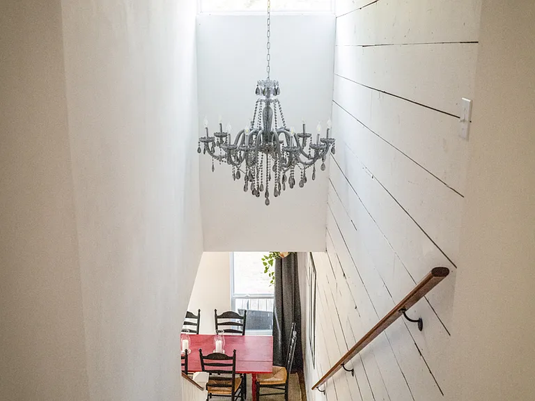 612 N Madison Ave — Photo 18