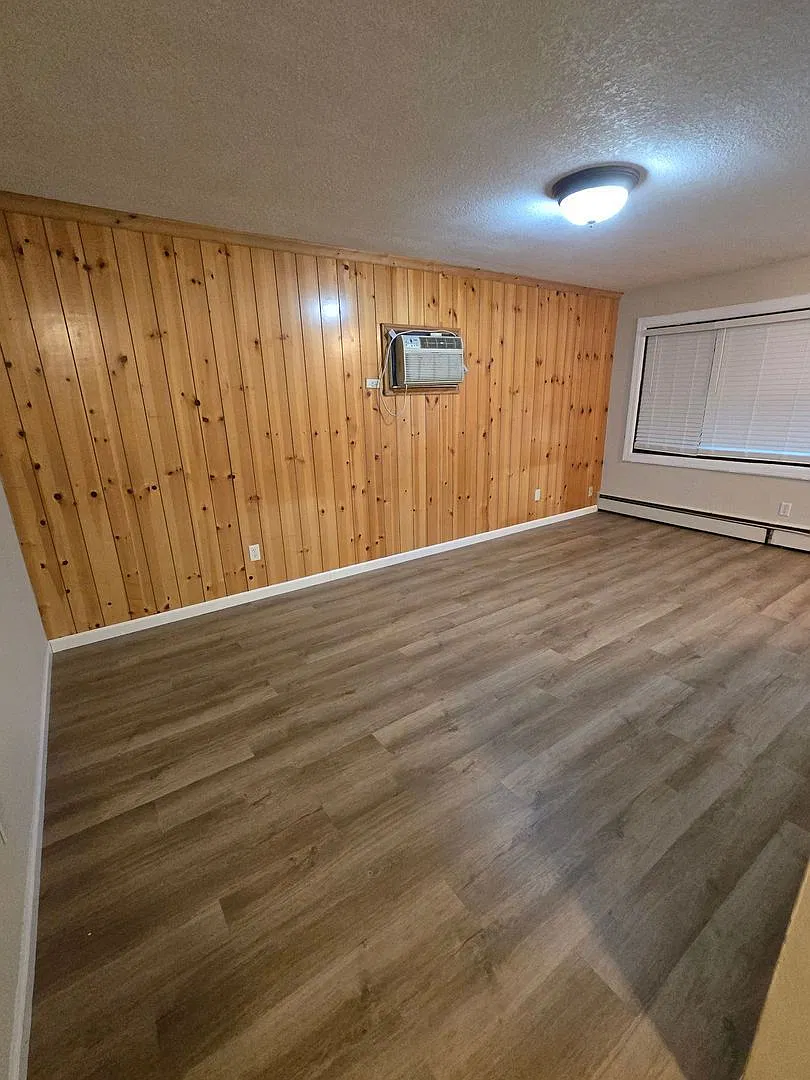 2 bed, 1.0 bath, $1,050 — Photo 2