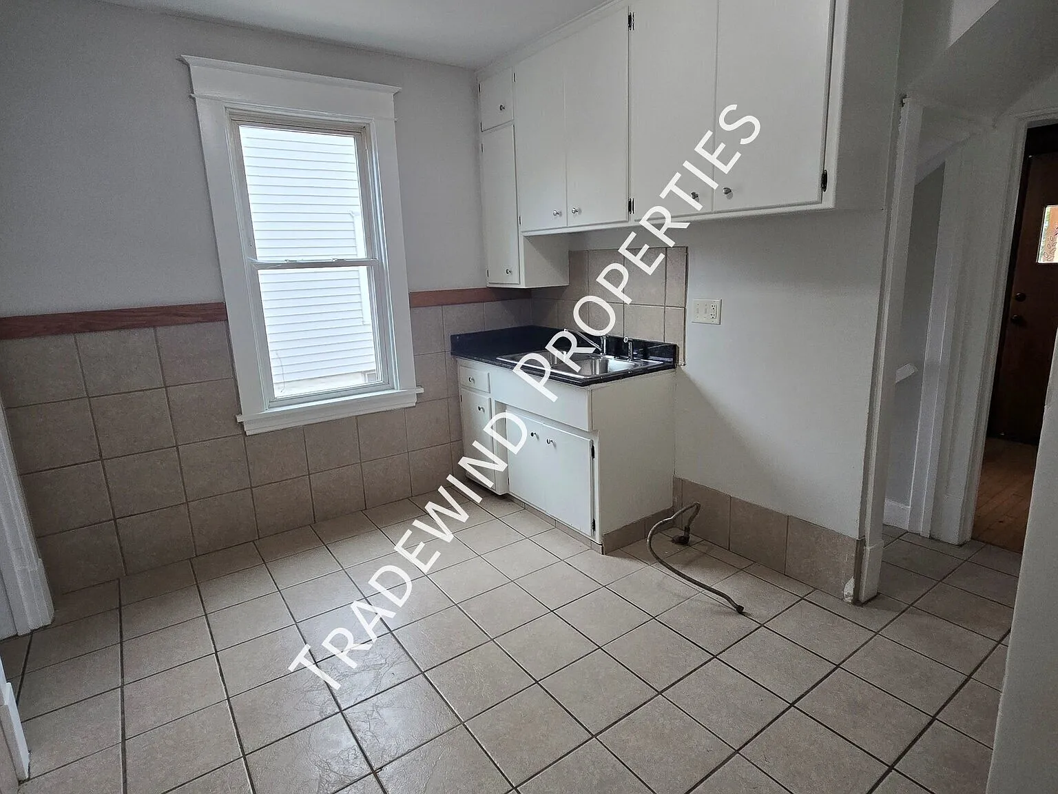 Charming 3 Bed, 1 Bath Home — Photo 3