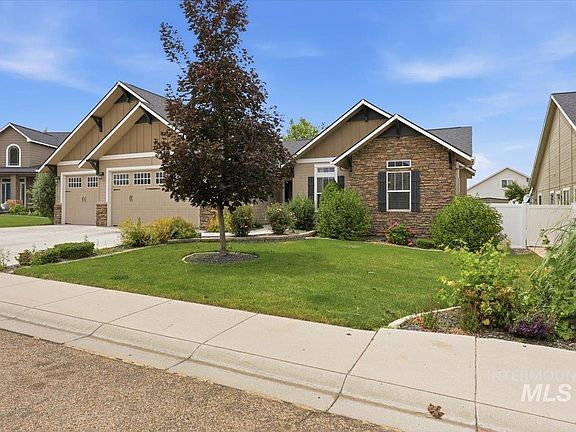 3rd image of 3524 Catalina Ave