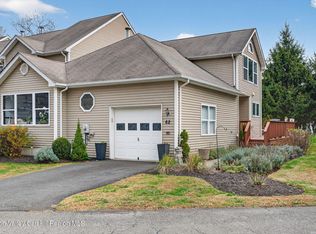 62 Twin Ponds Dr #62, Kingston, NY 12401