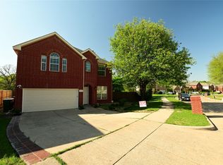 949 Green Pond Dr, Garland, TX 75040
