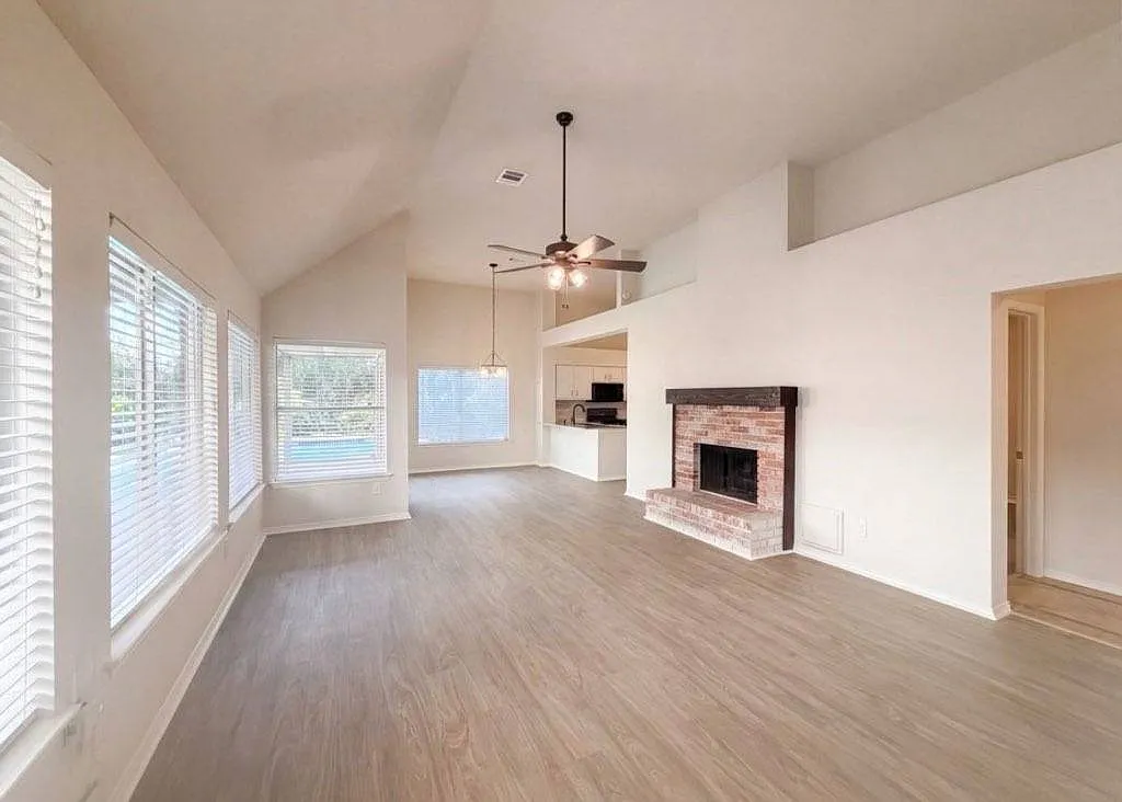 3 bed, 2.5 bath, 1648 sqft, $2,200 — Photo 3