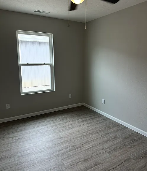 512 N Oak St — Photo 9