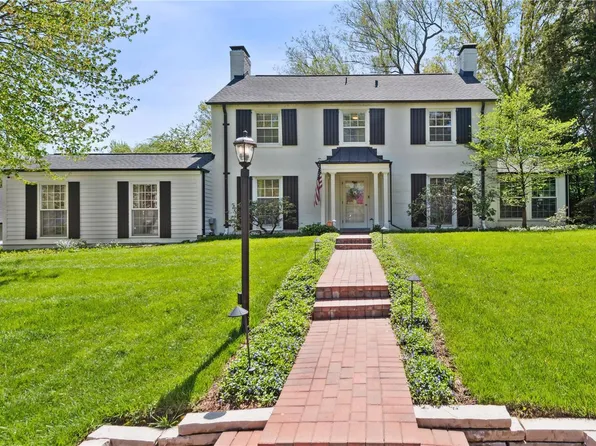 20 Stoneleigh Towers, Saint Louis, MO 63132