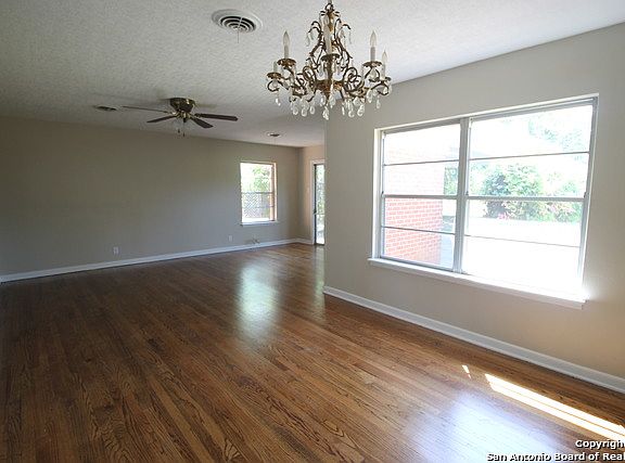 2nd image of 146 E Harding Blvd