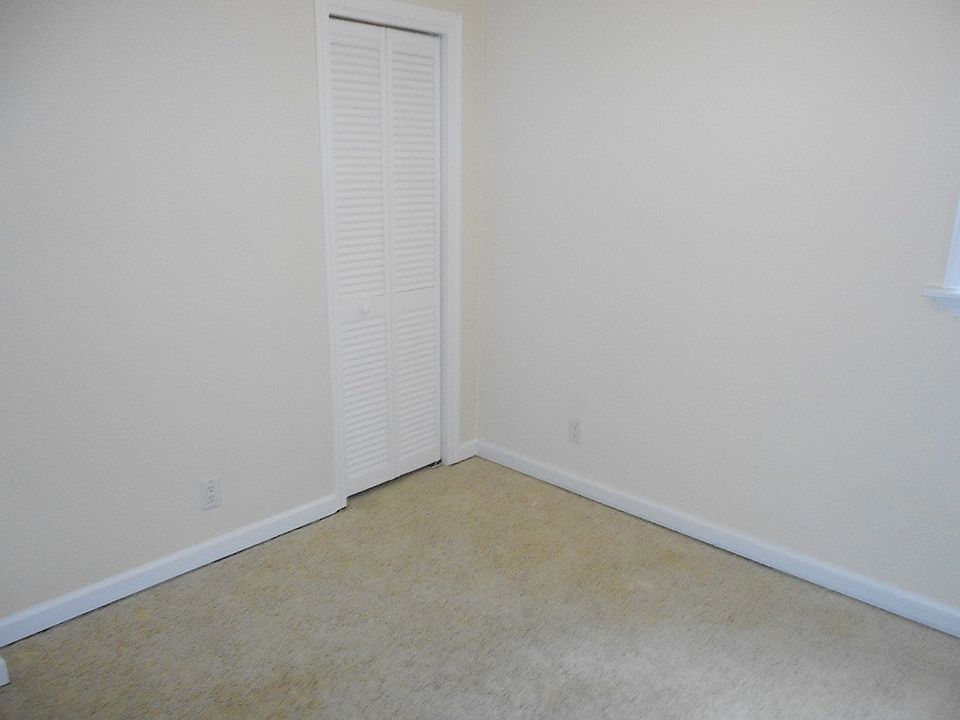 2nd image of 11717 Phinney Ave N #B
