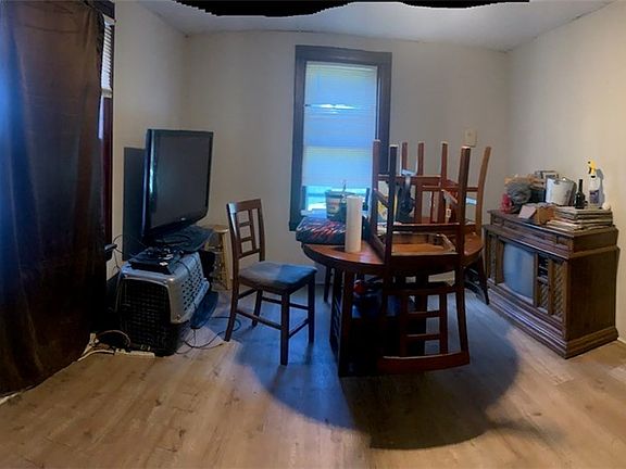 3rd image of 3914 Sackett Ave