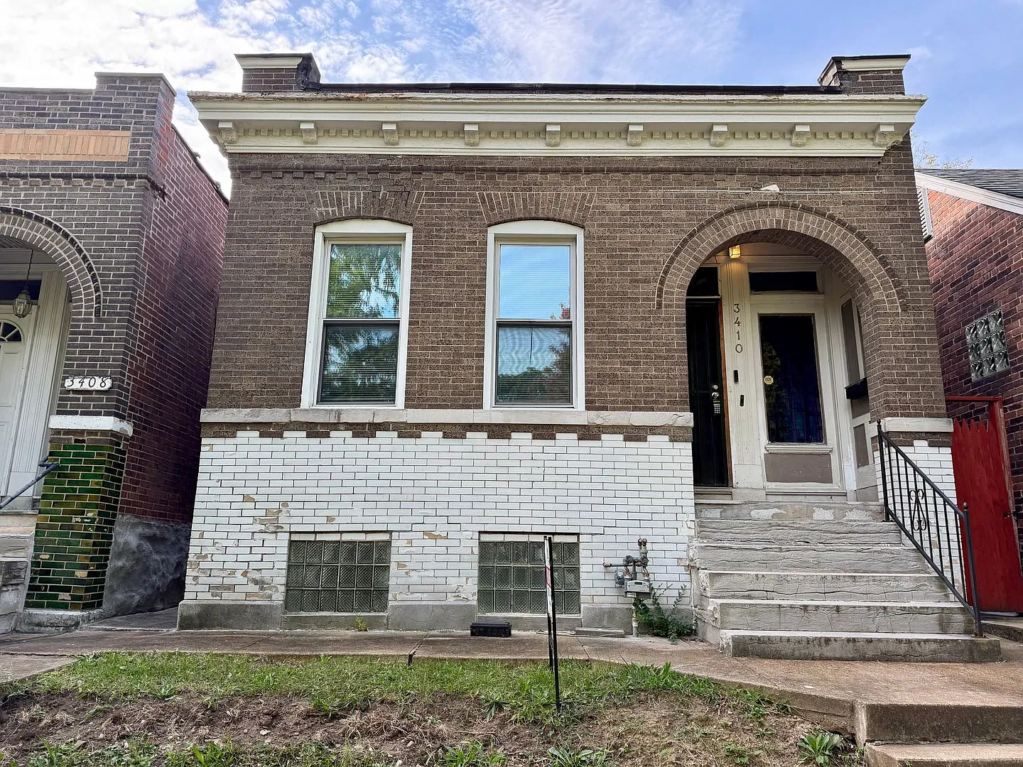 Spacious 2-Bedroom 1.5 bath — Photo 2