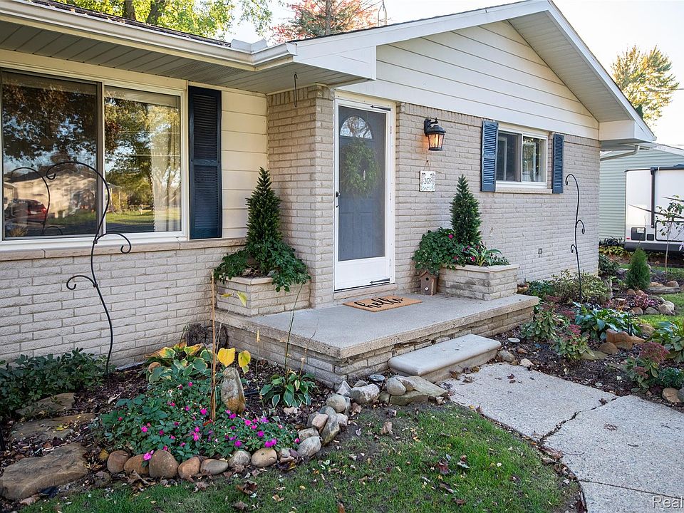 2479 N Long Lake Rd, photo 5