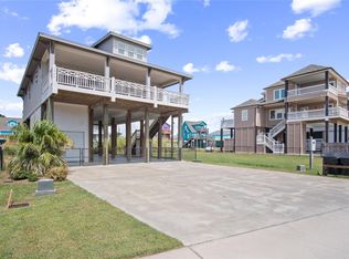 1977 Royalville Ct, Crystal Beach, TX 77650